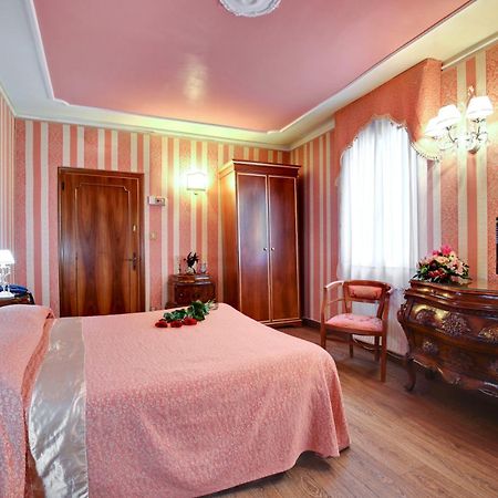 Locanda Antico Fiore Venesia Bagian luar foto